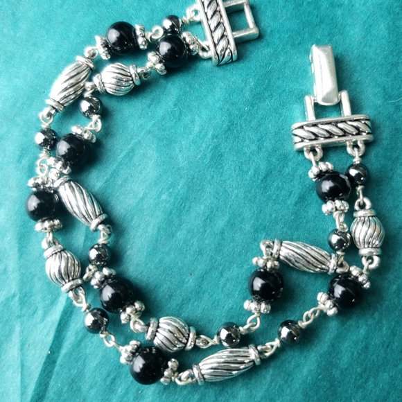 2/15$ Napier black and silver tone bracelet - Picture 3 of 4